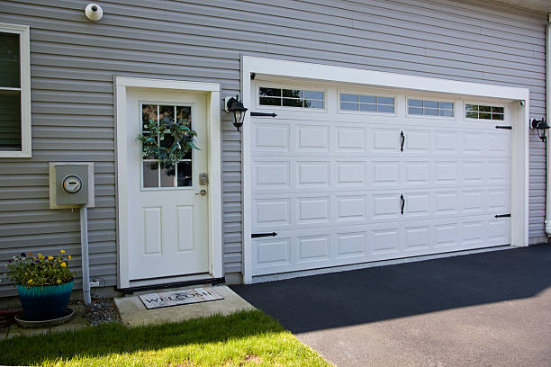 24/7 Emergency Garage Door Panel Replacement experts in Lady Lake, FL